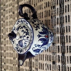 Bombay teapot